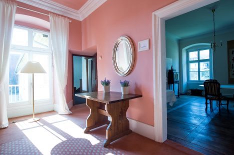 Summer Meditation Flur vor Suite 467x310 - Summer Meditation